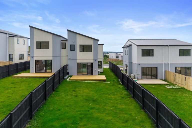 Photo of property in 49b Crestview Rise, Papakura, 2110