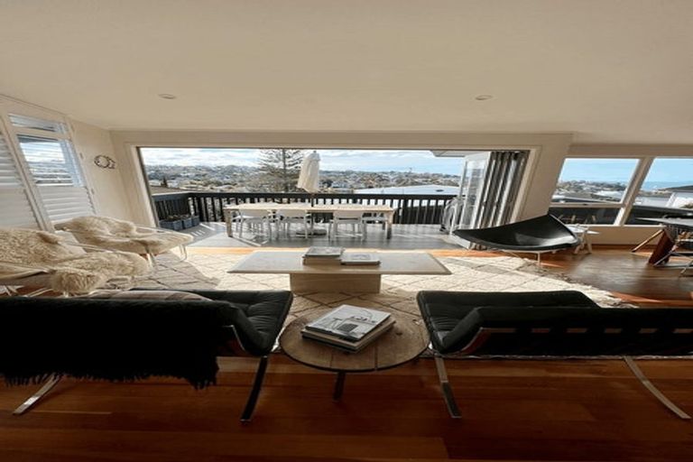 Photo of property in 1/51 East Coast Road, Milford, Auckland, 0620