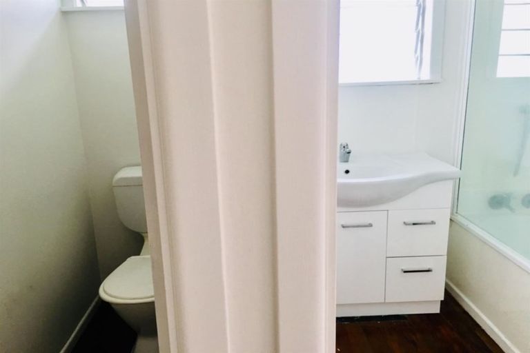 Photo of property in 20 Blease Street, New Lynn, Auckland, 0600