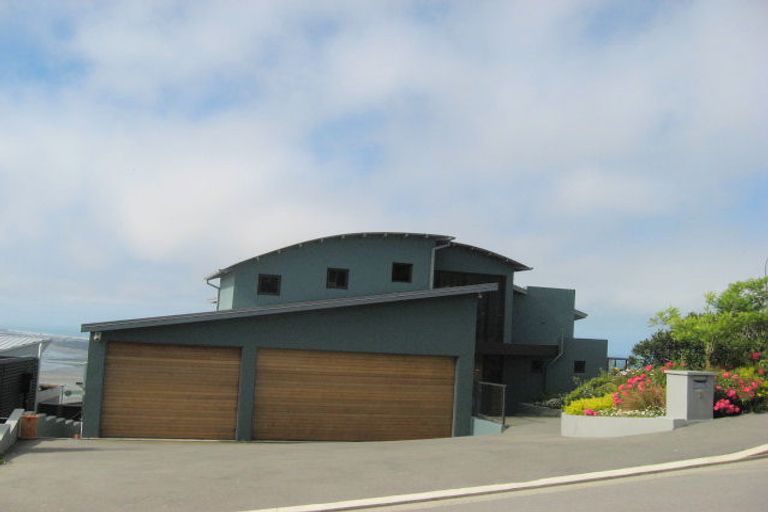 Photo of property in 2 Avery Place, Redcliffs, Christchurch, 8081