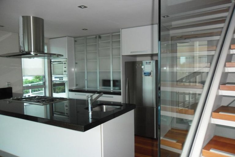 Photo of property in 1a The Crescent, Roseneath, Wellington, 6011