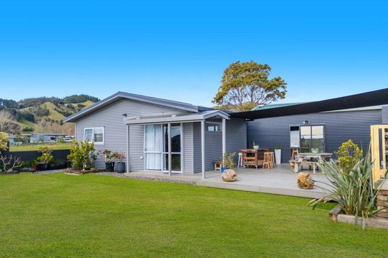Photo of property in 2 Karaka Road, Kawakawa Bay, Papakura, 2585