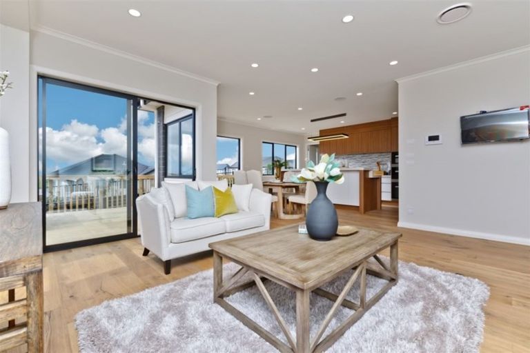 Photo of property in 49 Te Oneroa Way, Long Bay, Auckland, 0630