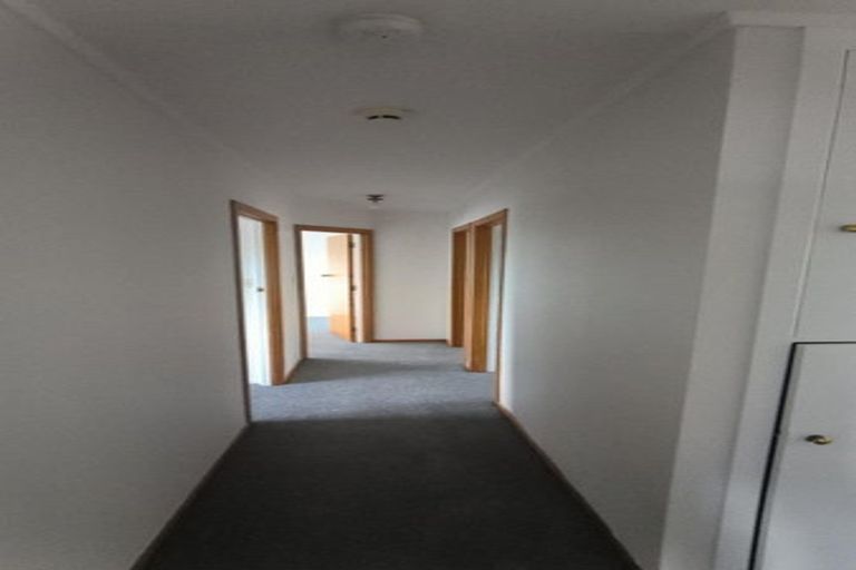 Photo of property in 327 Wairau Road, Totara Vale, Auckland, 0627