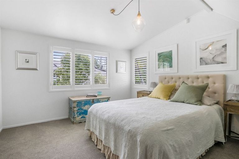 Photo of property in 7 Ngarahana Avenue, Paremoremo, Auckland, 0632