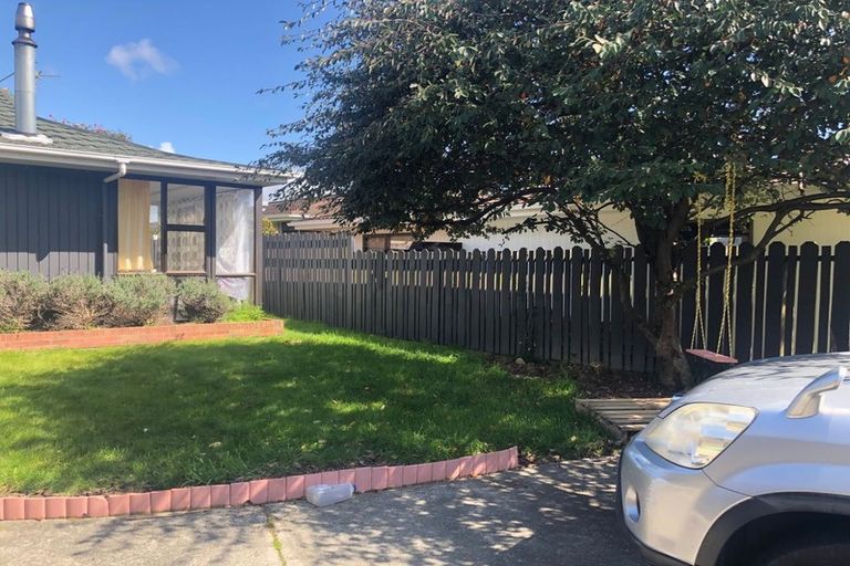 Photo of property in 27 Rewarewa Crescent, Waikanae, 5036