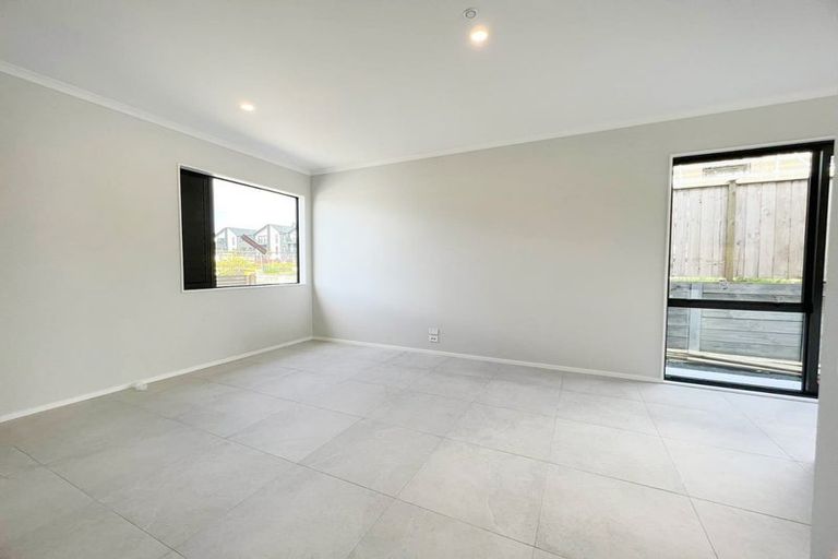 Photo of property in 48 Cambie Avenue, Red Beach, 0932