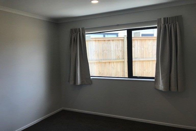 Photo of property in 74 Twin Parks Rise, Papakura, 2110