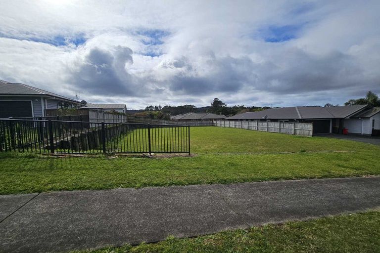 Photo of property in 4 Malbec Place, Huapai, Kumeu, 0810