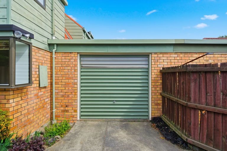 Photo of property in 2/4 Gatonby Place, Avonhead, Christchurch, 8042