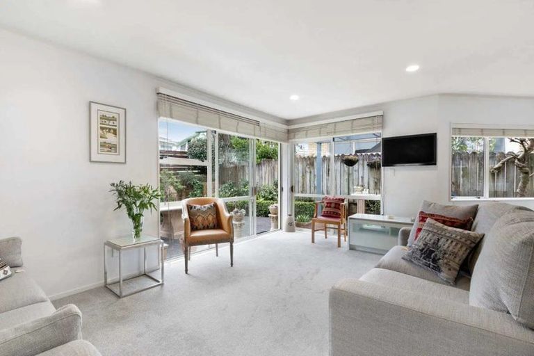 Photo of property in 1/19 Driscoll Place, Farm Cove, Auckland, 2010