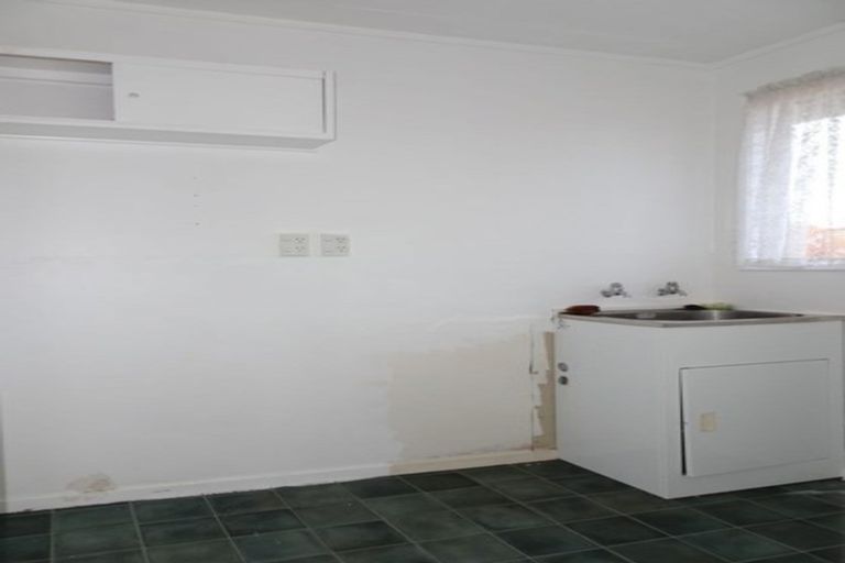 Photo of property in 6 Allington Road, Massey, Auckland, 0614