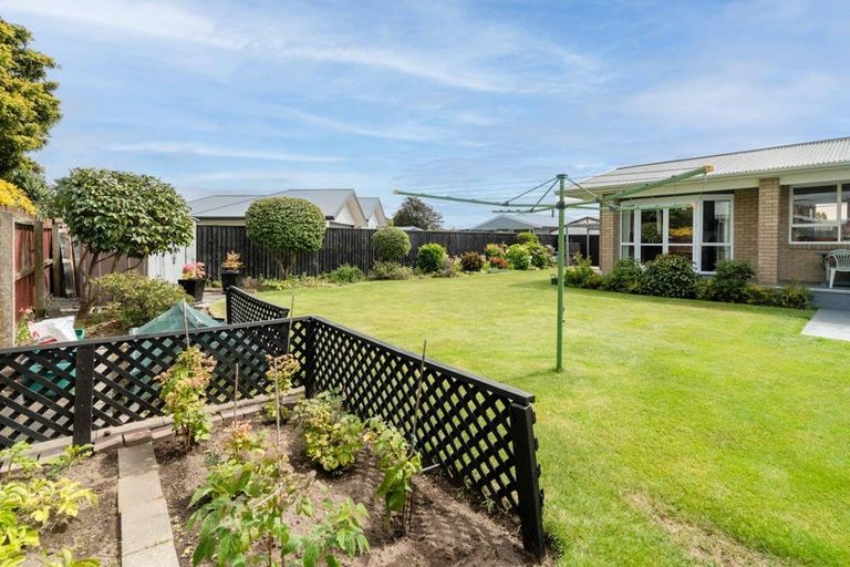 Photo of property in 12 Cowper Place, Avondale, Christchurch, 8061
