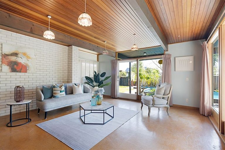 Photo of property in 103 Waimumu Road, Massey, Auckland, 0614