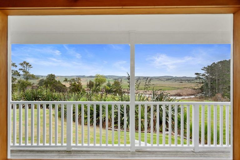 Photo of property in 376 Mangakura Road, Helensville, 0875