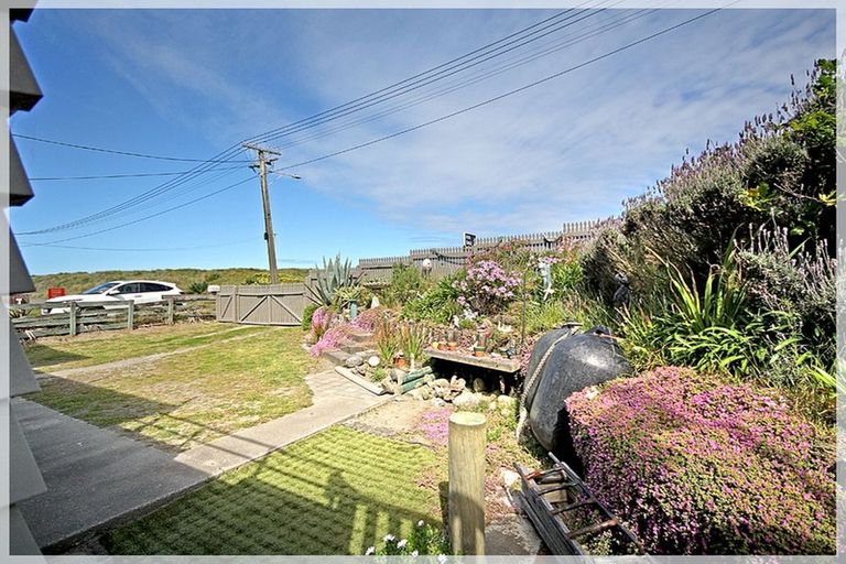 Photo of property in 11 Marine Parade South, Foxton Beach, Foxton, 4815