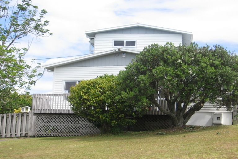 Photo of property in 52 Lyons Avenue, Murrays Bay, Auckland, 0630