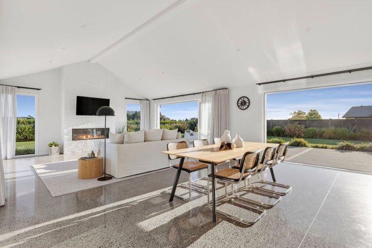 Photo of property in 14 Seachange Drive, Leamington, Cambridge, 3432