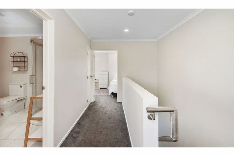 Photo of property in 8b Lumbarda Drive, Kumeu, 0810