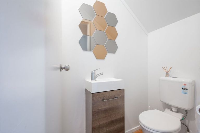 Photo of property in 3/15 Andersons Road, Oteha, Auckland, 0632