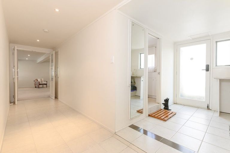 Photo of property in 18 Lavelle Road, Henderson, Auckland, 0612