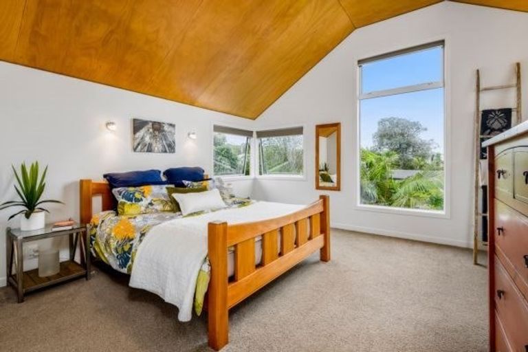 Photo of property in 18 Markham Place, Bucklands Beach, Auckland, 2012