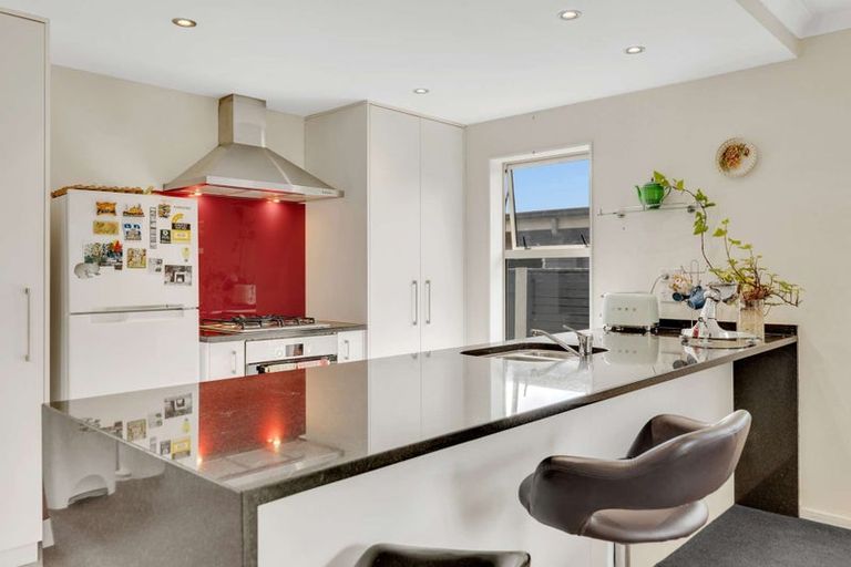 Photo of property in 12 Ruru Place, Levin, 5510