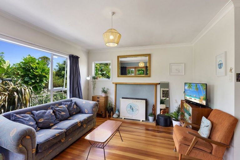 Photo of property in 32 Kiharoa Street, Otaki Beach, Otaki, 5512