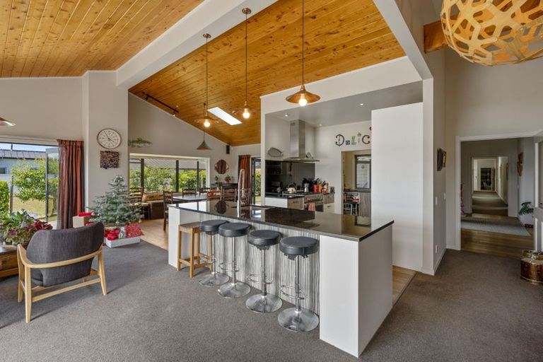 Photo of property in 32 Kuiwai Drive, Rainbow Point, Taupo, 3330