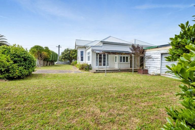 Photo of property in 14 Albany Street, Patea, 4520