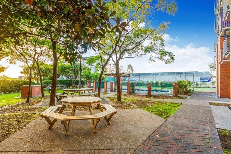 Photo of property in 5m/10 Crown Lynn Place, New Lynn, Auckland, 0600