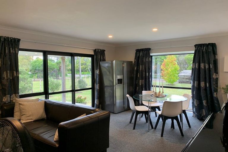 Photo of property in 146 Boord Crescent, Kumeu, 0891