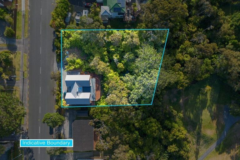 Photo of property in 35 Godley Road, Green Bay, Auckland, 0604