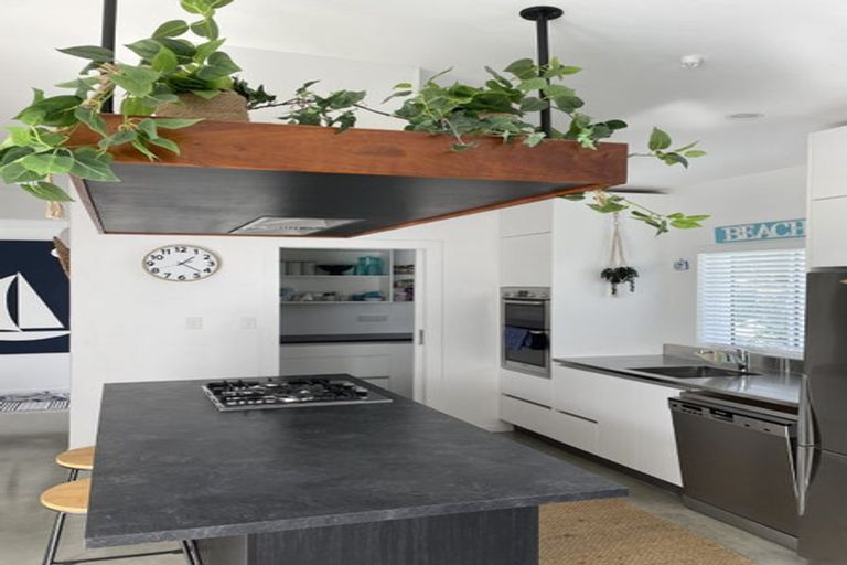 Photo of property in 2 Taimoana Close, Mangawhai Heads, Mangawhai, 0505