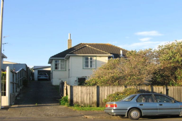 Photo of property in 37 Main Road, Titahi Bay, Porirua, 5022