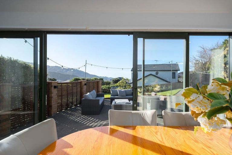 Photo of property in 117 Woodman Drive, Tawa, Wellington, 5028