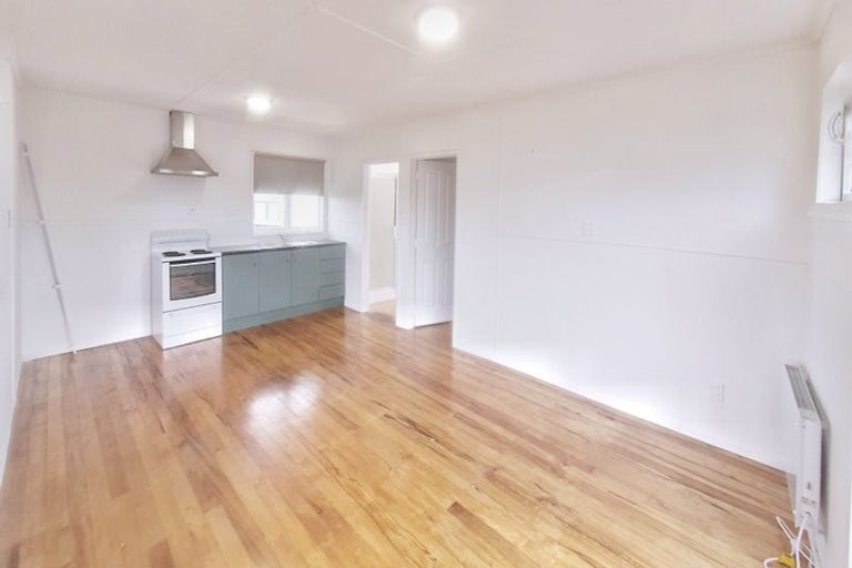 Photo of property in 1/48 Woodside Road, Massey, Auckland, 0614