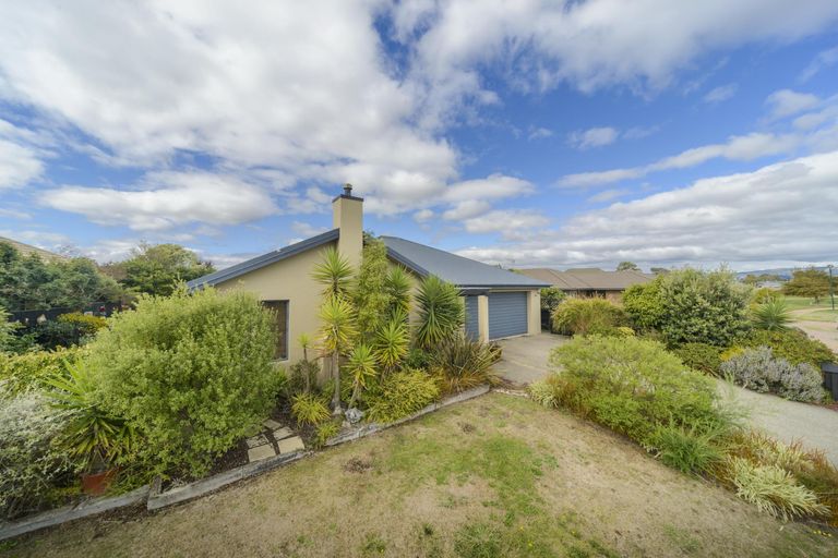 Photo of property in 24 Clearview Drive, Milson, Palmerston North, 4414