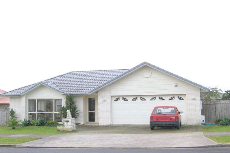 Photo of property in 25 Delmont Close, East Tamaki Heights, Auckland, 2016