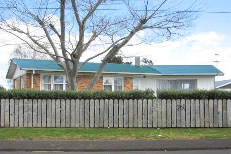 Photo of property in 1/1 Cross Street, Papakura, 2110