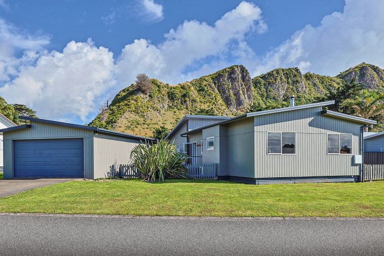 Photo of property in 9 John Ross Place, Kairakau, Havelock North, 4295