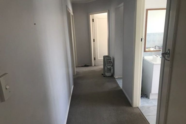 Photo of property in 10 Kaponga Crescent, New Lynn, Auckland, 0600