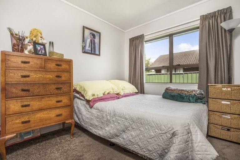 Photo of property in 2/24 Grove Road, Papakura, 2110