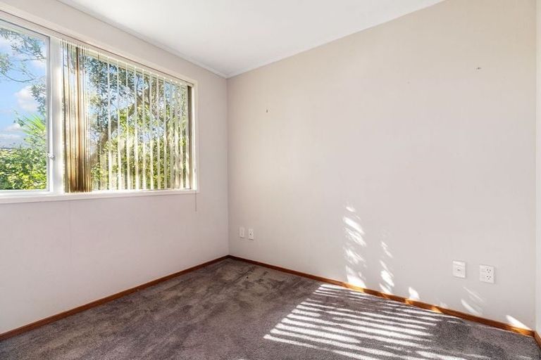 Photo of property in 18 Stallard Place, Glen Eden, Auckland, 0602