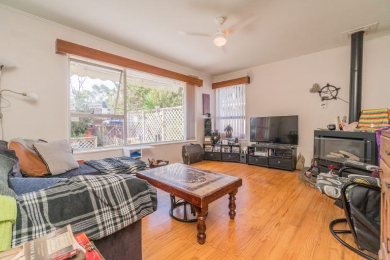 Photo of property in 46 Lantana Road, Green Bay, Auckland, 0604