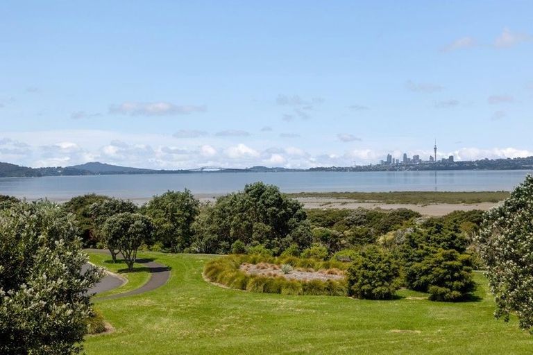 Photo of property in 34 Danica Esplanade, Te Atatu Peninsula, Auckland, 0610