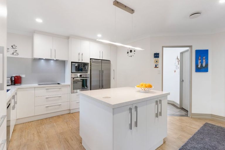 Photo of property in 53 Chesterfield Way, Orewa, 0931