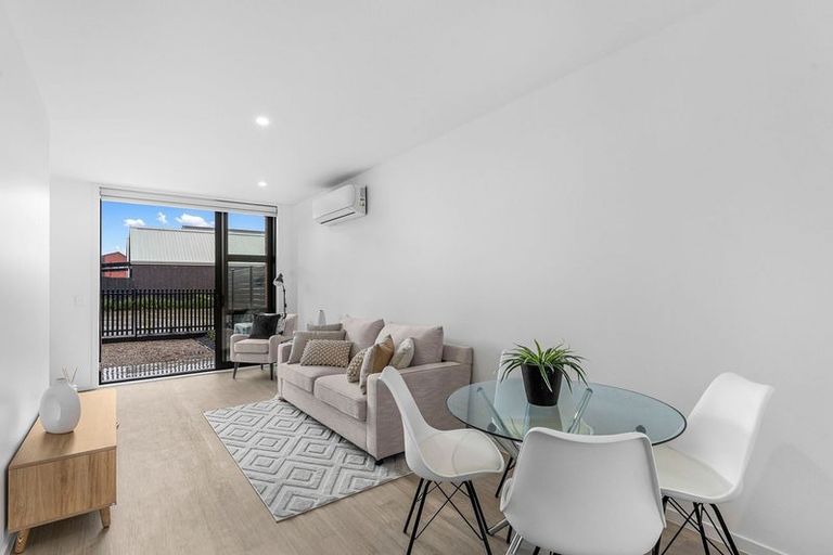 Photo of property in 19 Raukohekohe Road, Wiri, Auckland, 2104