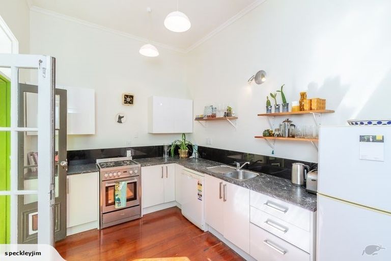 Photo of property in 10 Russell Terrace, Newtown, Wellington, 6021