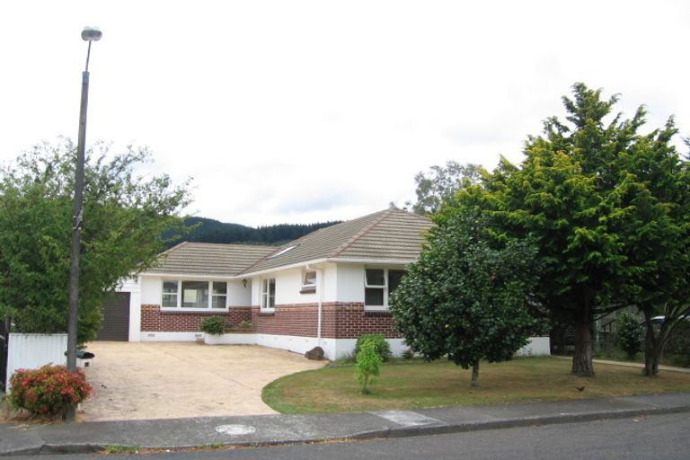 Photo of property in 11 Matuku Street, Heretaunga, Upper Hutt, 5018